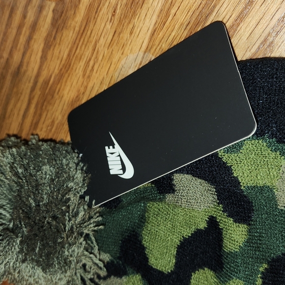 NIKE WINTER HAT - Picture 3 of 5